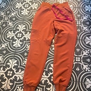 High waisted joggers in terracotta